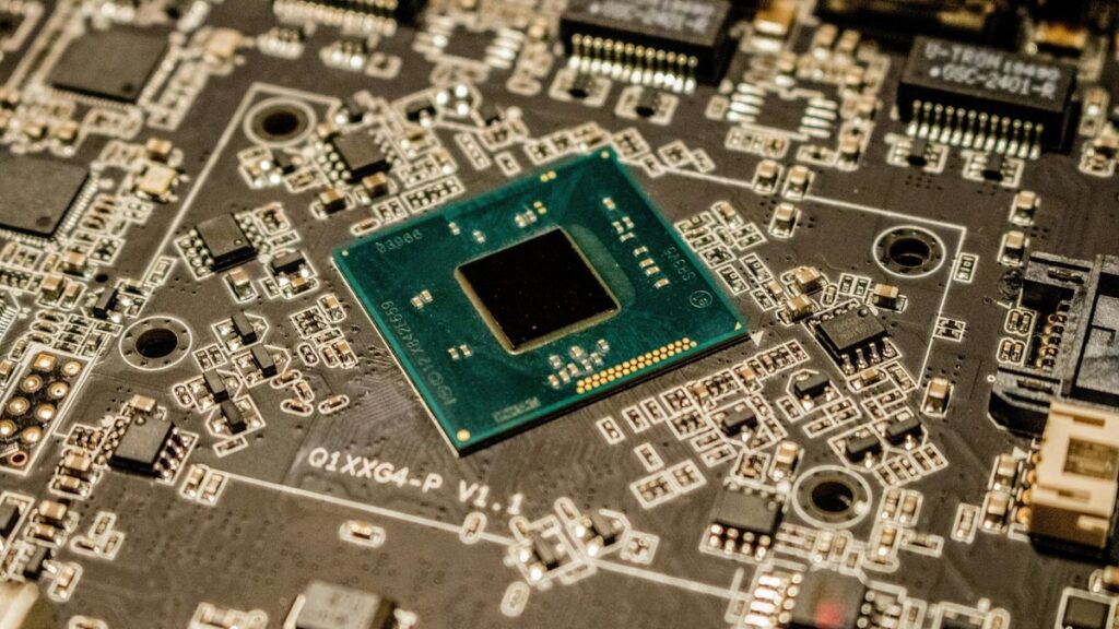 apple silicon M1 chip - Photo by Jeremy Waterhouse on Pexels