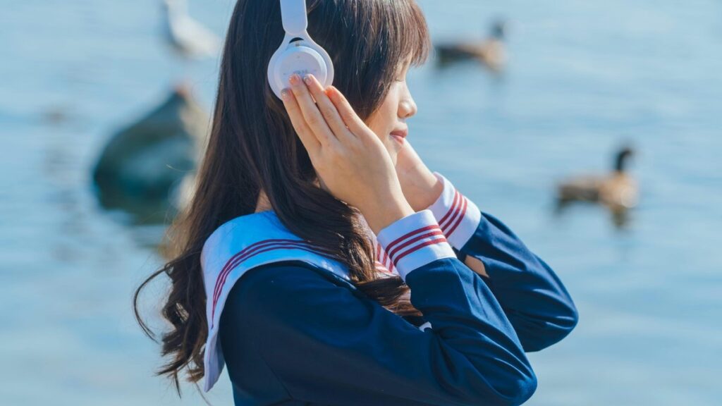 bose headphones noise canceling headphones - Photo by Orange Ocean on Pexels