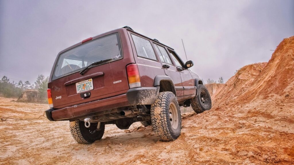 Jeep Recon electric SUV - Photo by Connor McManus on Pexels