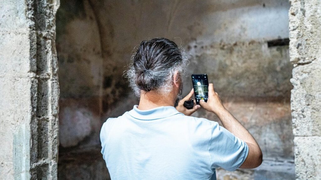 apple history technology artifacts - Photo by Ömer Furkan Yakar on Pexels