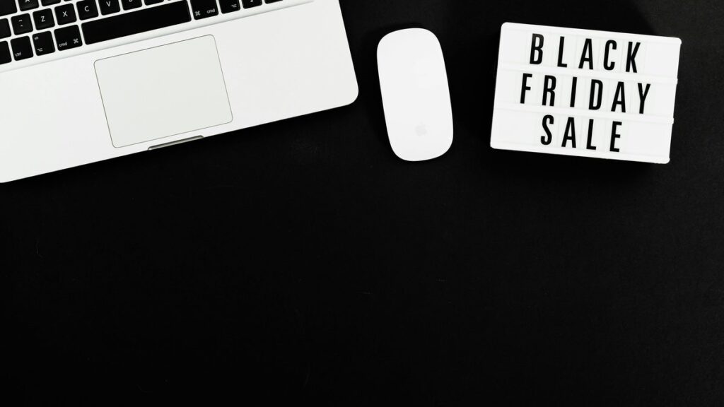 black friday cyber monday - Photo by Karola G on Pexels